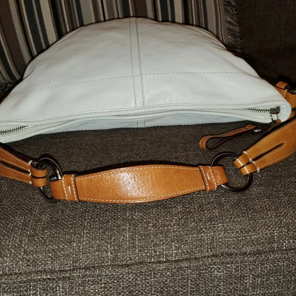 EUC Coach hobo bag - Picture 3 of 9